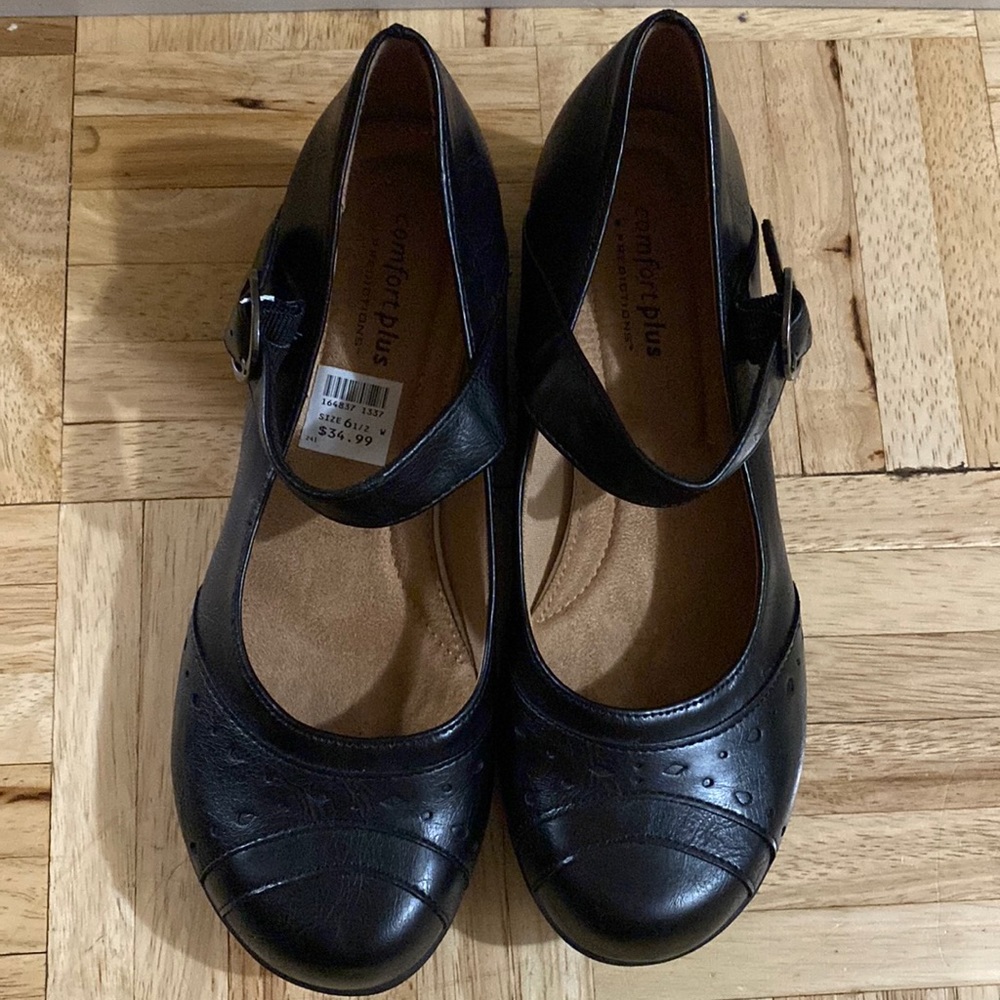 Very comfortable winter shoes with a small wedges